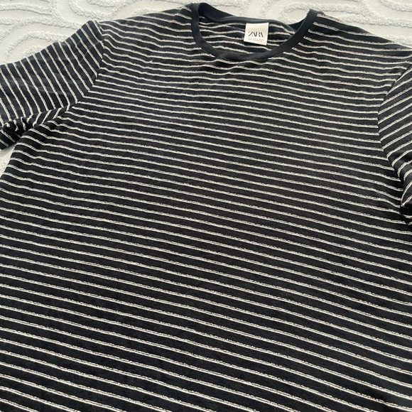 Textured Zara Tee - Picture 2 of 3